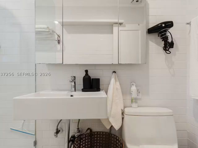 2-bedroom home for sale in Wilton Manors - 424 NE 28th Dr - MondialRealty
