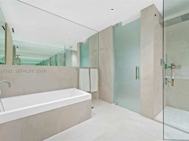 3-bedroom condo for rent in Miami Beach - 19242 Fisher Island Dr 19242 - MondialRealty