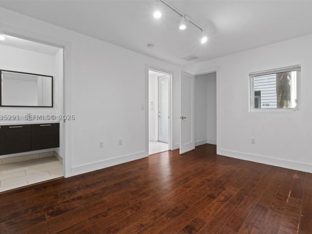 4-bedroom home for sale in Doral - 9161 NW 33rd St - MondialRealty