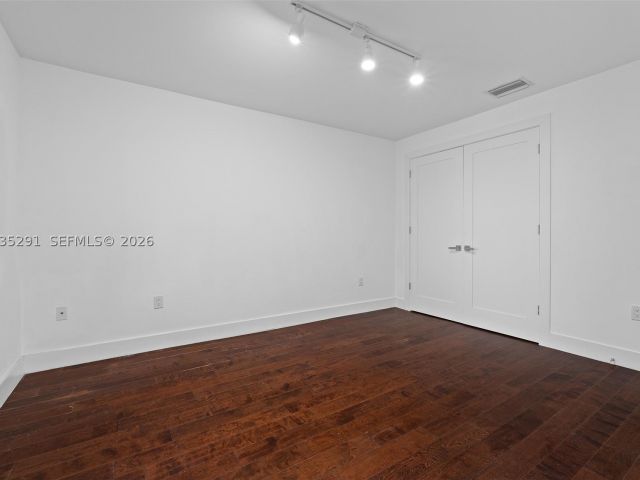 4-bedroom home for sale in Doral - 9161 NW 33rd St - MondialRealty
