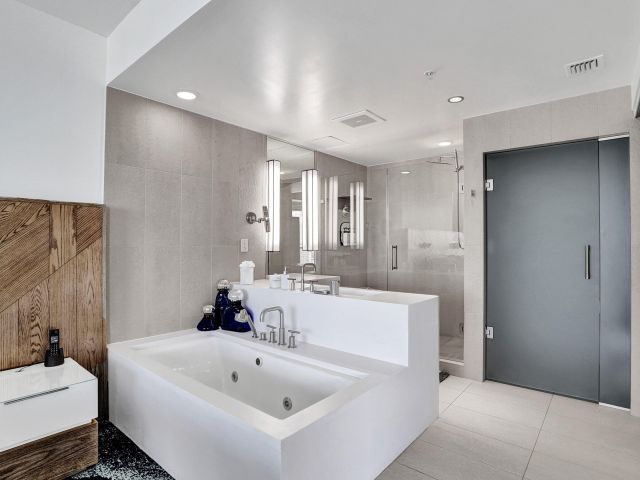 2-bedroom condo for sale in Fort Lauderdale - 3101 Bayshore Drive 1508 - MondialRealty