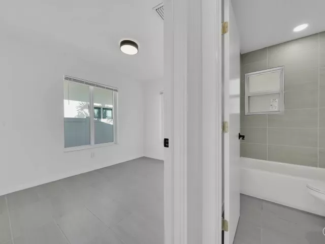 4-bedroom home for rent in Fort Lauderdale - 1108 NE 16th Street - MondialRealty