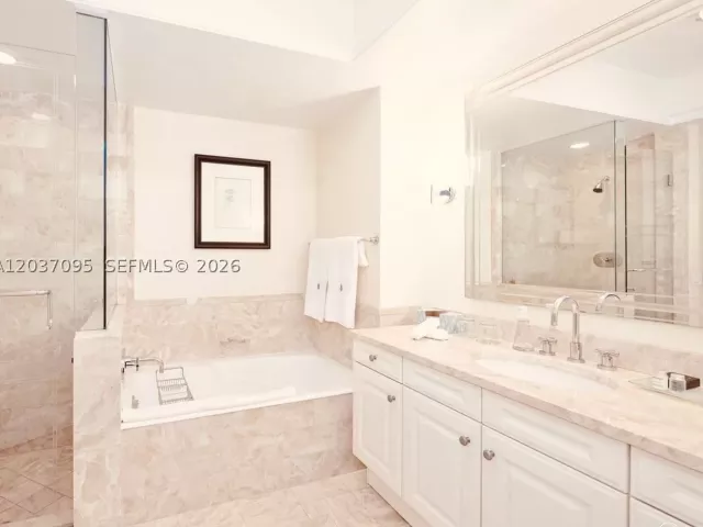 2-bedroom condo for sale in Miami - 1435 Brickell Ave 3412 - MondialRealty
