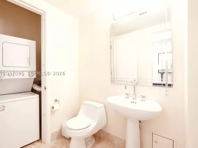 2-bedroom condo for sale in Miami - 1435 Brickell Ave 3412 - MondialRealty