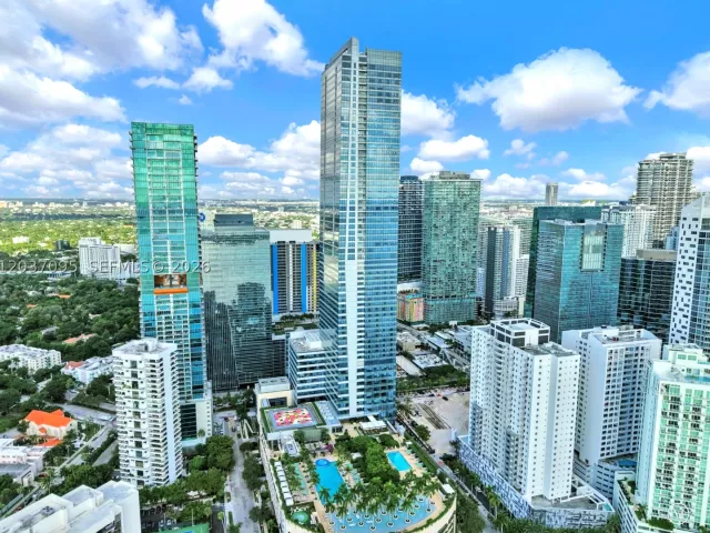 2-bedroom condo for sale in Miami - 1435 Brickell Ave 3412 - MondialRealty