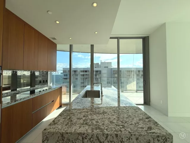 2-bedroom condo for rent in Miami - 175 SE 25th Rd 903 - MondialRealty