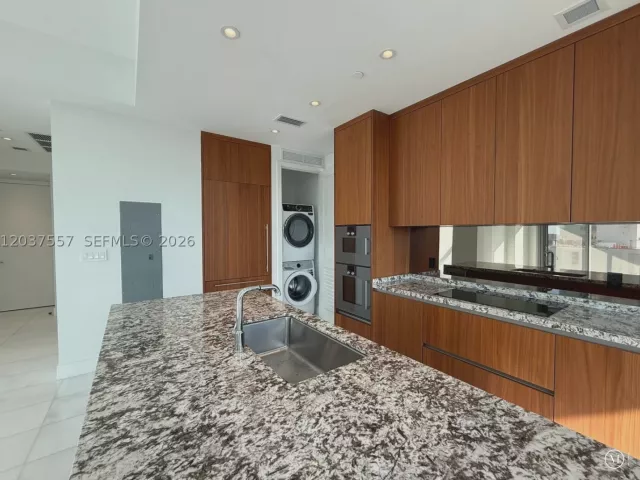 2-bedroom condo for rent in Miami - 175 SE 25th Rd 903 - MondialRealty