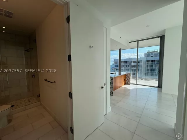 2-bedroom condo for rent in Miami - 175 SE 25th Rd 903 - MondialRealty