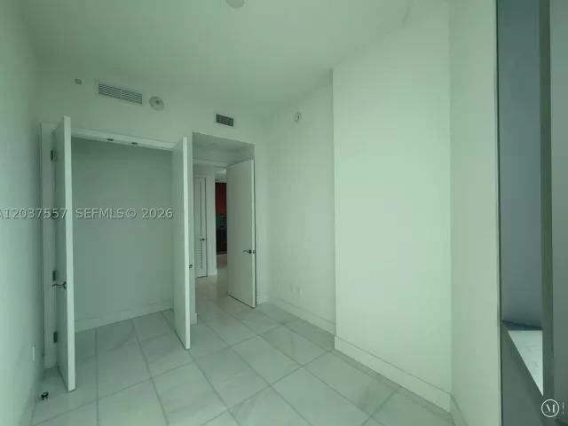 2-bedroom condo for rent in Miami - 175 SE 25th Rd 903 - MondialRealty