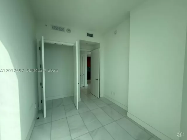 2-bedroom condo for rent in Miami - 175 SE 25th Rd 903 - MondialRealty