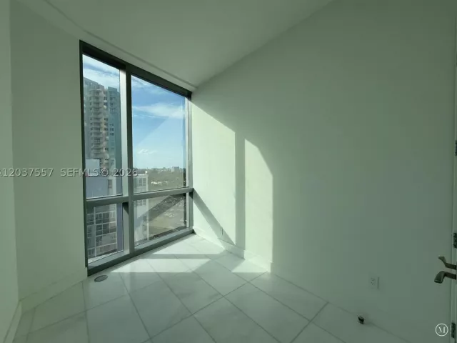 2-bedroom condo for rent in Miami - 175 SE 25th Rd 903 - MondialRealty