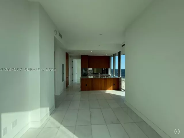 2-bedroom condo for rent in Miami - 175 SE 25th Rd 903 - MondialRealty