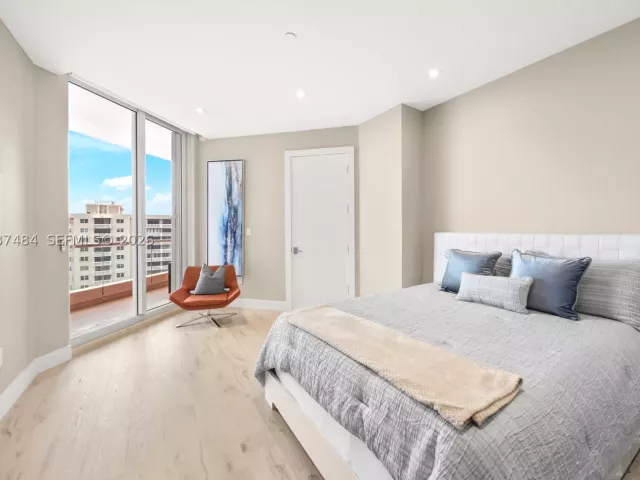 3-bedroom condo for rent in Coral Gables - 60 Edgewater Dr 11F - MondialRealty