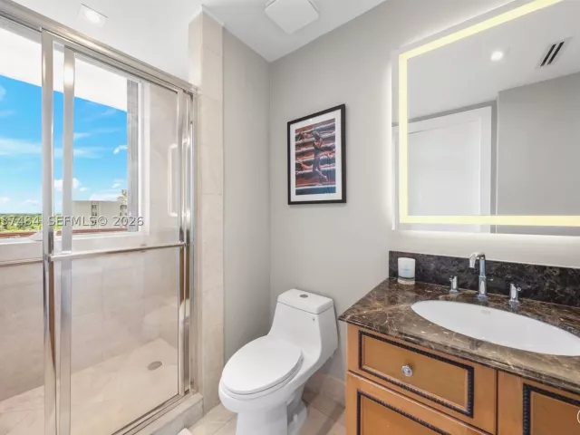 3-bedroom condo for rent in Coral Gables - 60 Edgewater Dr 11F - MondialRealty
