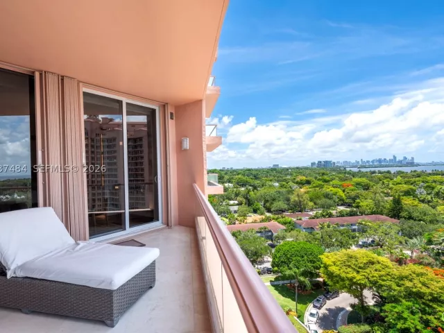 3-bedroom condo for rent in Coral Gables - 60 Edgewater Dr 11F - MondialRealty
