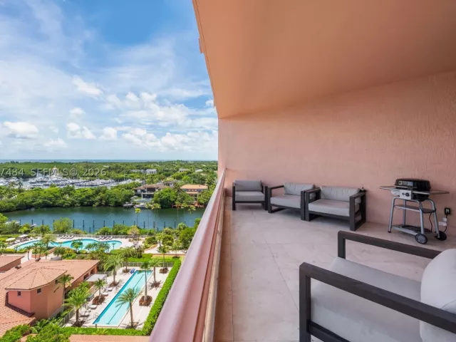 3-bedroom condo for rent in Coral Gables - 60 Edgewater Dr 11F - MondialRealty