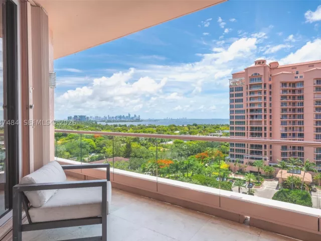 3-bedroom condo for rent in Coral Gables - 60 Edgewater Dr 11F - MondialRealty