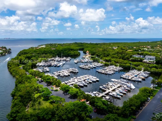 3-bedroom condo for rent in Coral Gables - 60 Edgewater Dr 11F - MondialRealty