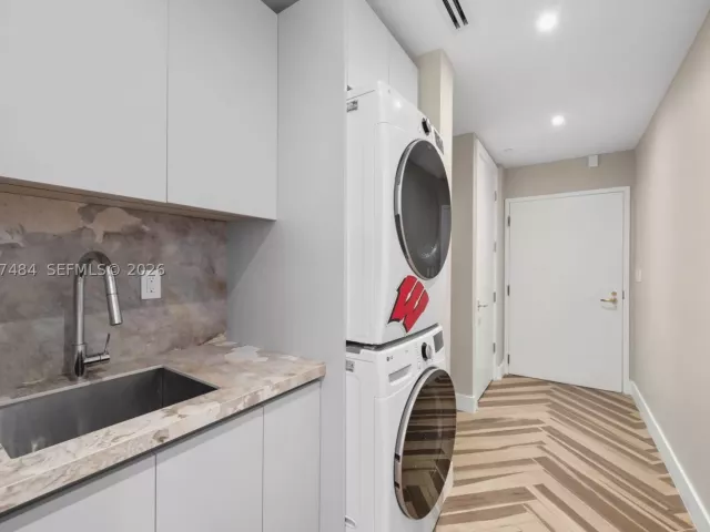 3-bedroom condo for rent in Coral Gables - 60 Edgewater Dr 11F - MondialRealty