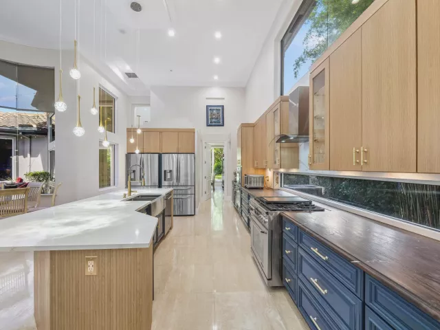 5-bedroom home for sale in Boca Raton - 6595 NW 32nd Terrace - MondialRealty