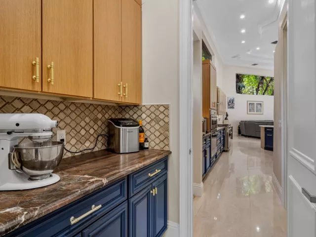 5-bedroom home for sale in Boca Raton - 6595 NW 32nd Terrace - MondialRealty