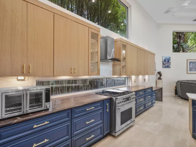 5-bedroom home for sale in Boca Raton - 6595 NW 32nd Terrace - MondialRealty