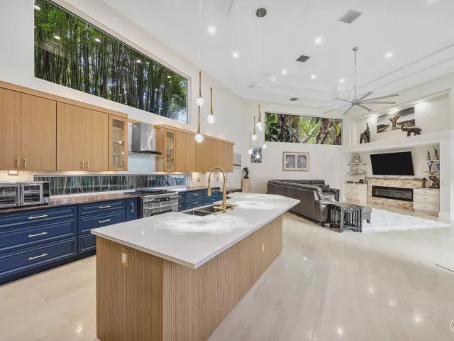 5-bedroom home for sale in Boca Raton - 6595 NW 32nd Terrace - MondialRealty