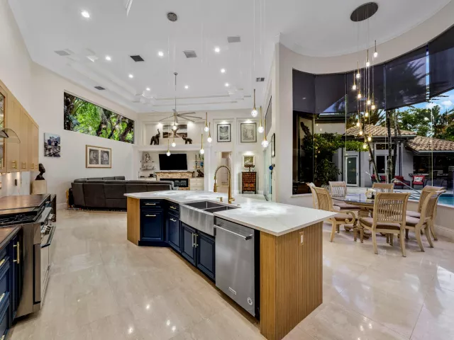 5-bedroom home for sale in Boca Raton - 6595 NW 32nd Terrace - MondialRealty