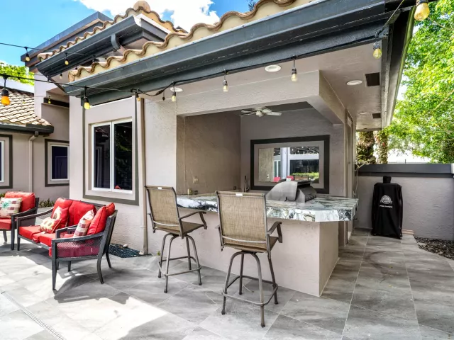 5-bedroom home for sale in Boca Raton - 6595 NW 32nd Terrace - MondialRealty