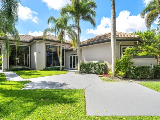 5-bedroom home for sale in Boca Raton - 6595 NW 32nd Terrace - MondialRealty