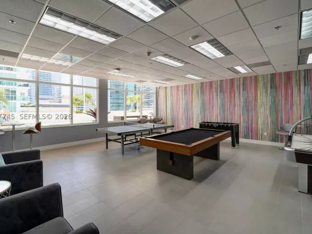 1-bedroom condo for sale in Miami - 1200 Brickell Bay Dr 3714 - MondialRealty