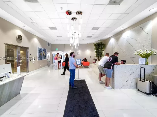 1-bedroom condo for sale in Miami - 1200 Brickell Bay Dr 3714 - MondialRealty