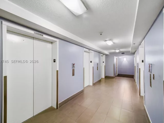 1-bedroom condo for sale in Miami - 1200 Brickell Bay Dr 3714 - MondialRealty