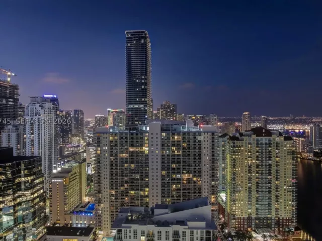 1-bedroom condo for sale in Miami - 1200 Brickell Bay Dr 3714 - MondialRealty