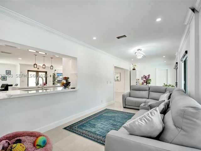 3-bedroom home for sale in Cooper City - 5112 SW 87th Ave - MondialRealty