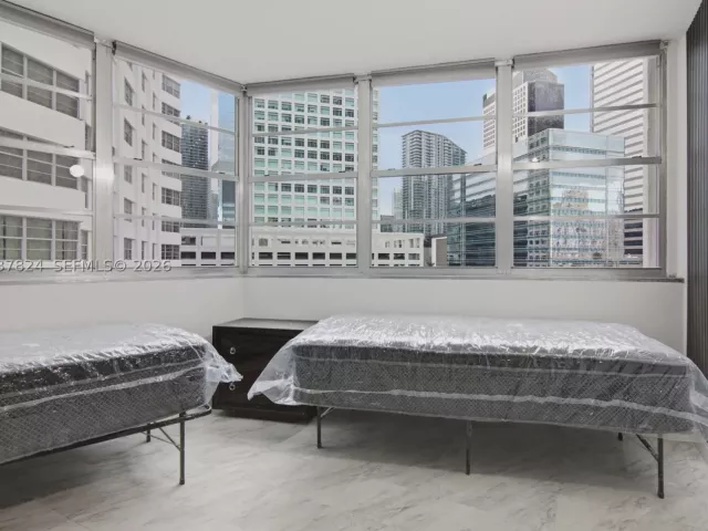 3-bedroom condo for rent in Miami - 801 Brickell Bay Dr 764 - MondialRealty