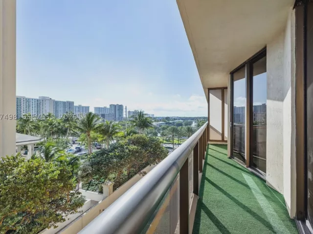 2-bedroom condo for sale in Sunny Isles Beach - 16275 Collins Ave 502 - MondialRealty