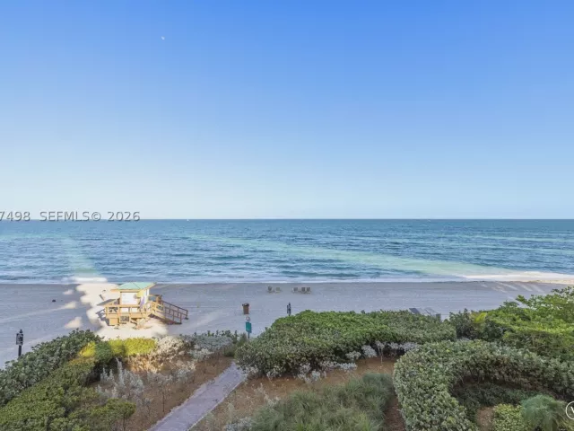 2-bedroom condo for sale in Sunny Isles Beach - 16275 Collins Ave 502 - MondialRealty