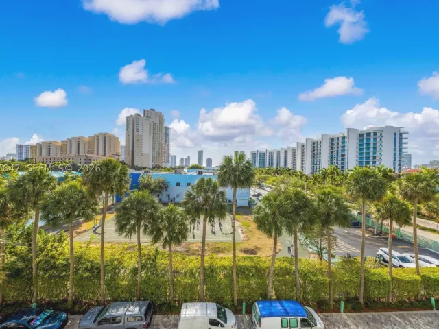 2-bedroom condo for sale in Aventura - 3131 NE 188th St 2-506 - MondialRealty