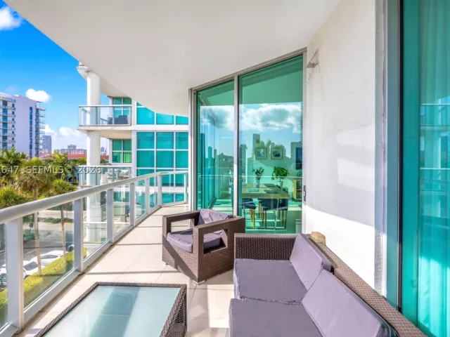 2-bedroom condo for sale in Aventura - 3131 NE 188th St 2-506 - MondialRealty
