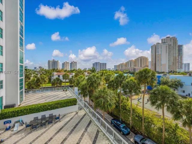 2-bedroom condo for sale in Aventura - 3131 NE 188th St 2-506 - MondialRealty