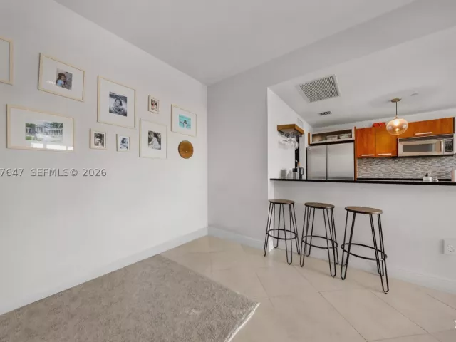 2-bedroom condo for sale in Aventura - 3131 NE 188th St 2-506 - MondialRealty