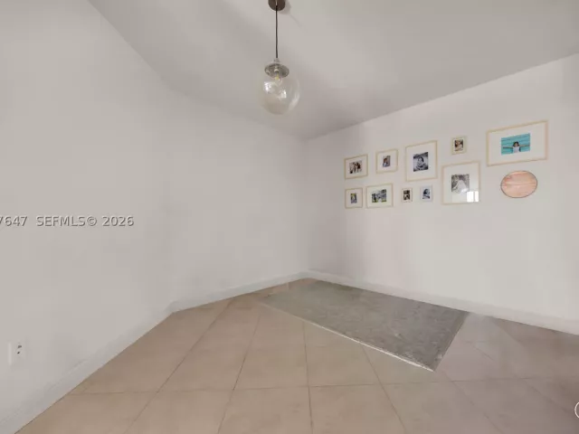 2-bedroom condo for sale in Aventura - 3131 NE 188th St 2-506 - MondialRealty