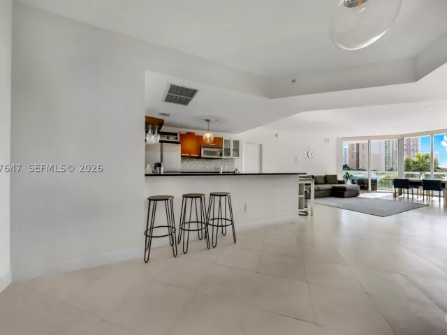 2-bedroom condo for sale in Aventura - 3131 NE 188th St 2-506 - MondialRealty