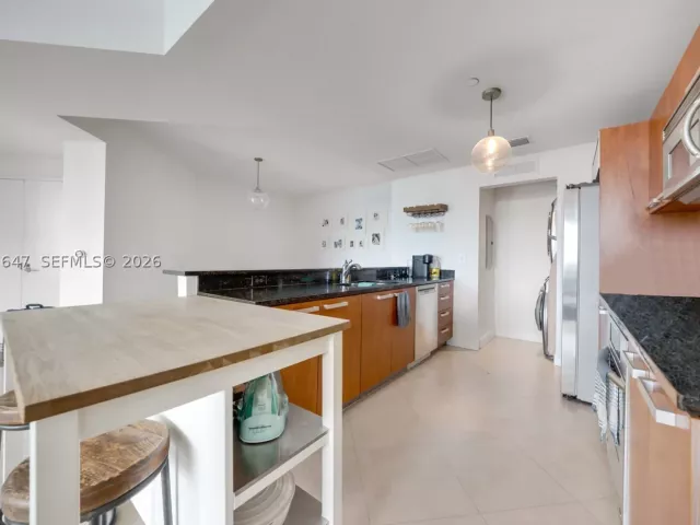 2-bedroom condo for sale in Aventura - 3131 NE 188th St 2-506 - MondialRealty