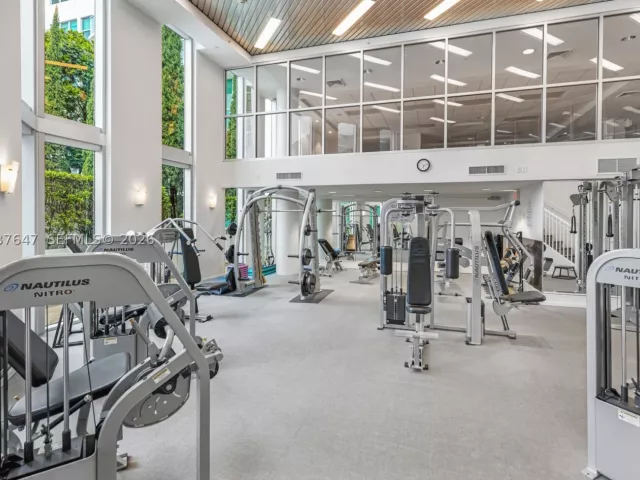 2-bedroom condo for sale in Aventura - 3131 NE 188th St 2-506 - MondialRealty