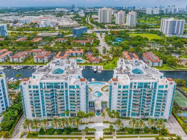 2-bedroom condo for sale in Aventura - 3131 NE 188th St 2-506 - MondialRealty
