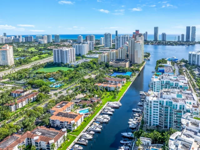 2-bedroom condo for sale in Aventura - 3131 NE 188th St 2-506 - MondialRealty