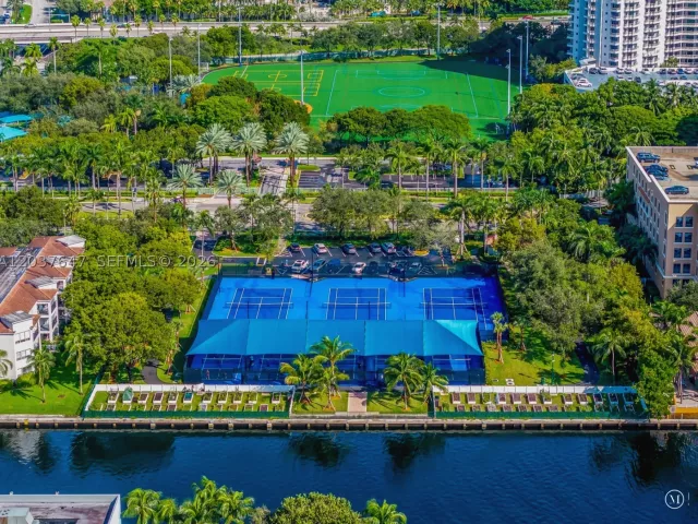 2-bedroom condo for sale in Aventura - 3131 NE 188th St 2-506 - MondialRealty