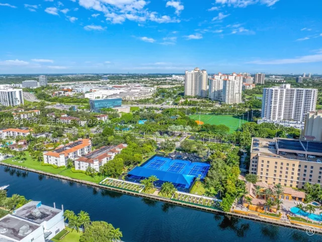 2-bedroom condo for sale in Aventura - 3131 NE 188th St 2-506 - MondialRealty